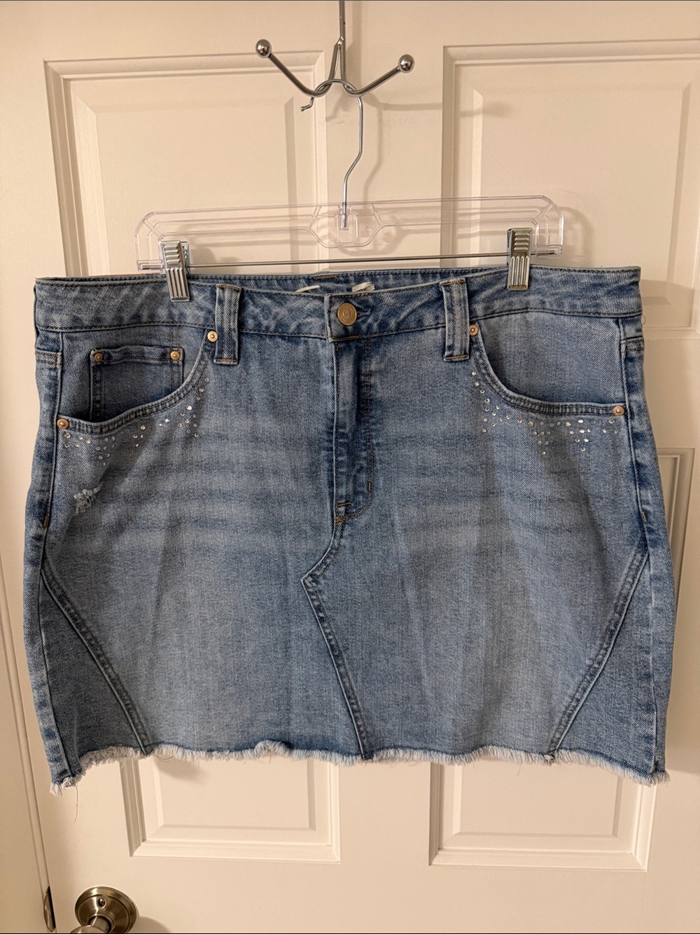 Seven7 Distressed Denim Mini Skirt Rhinestone
Pockets Size 16